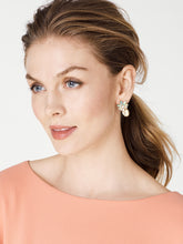 Made with Swarovski Crystal 18K Gold Plated Pinapple Stud Earring