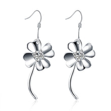 18K White Gold Plated Curved Clover Earring