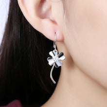 18K White Gold Plated Curved Clover Earring