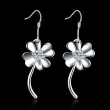 18K White Gold Plated Curved Clover Earring