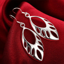 18K White Gold Plated Hollow Cut Ovular Earring